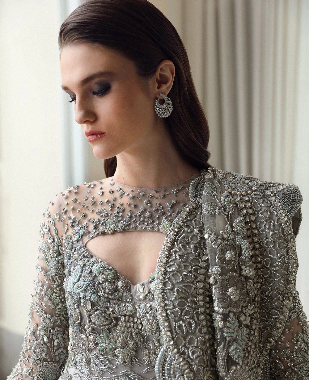 Pakistani Bridal Walima Dress In Gown And Dupatta Style 6 Pakistani Bridal Walima Dress In Gown And Dupatta Style - Image 4