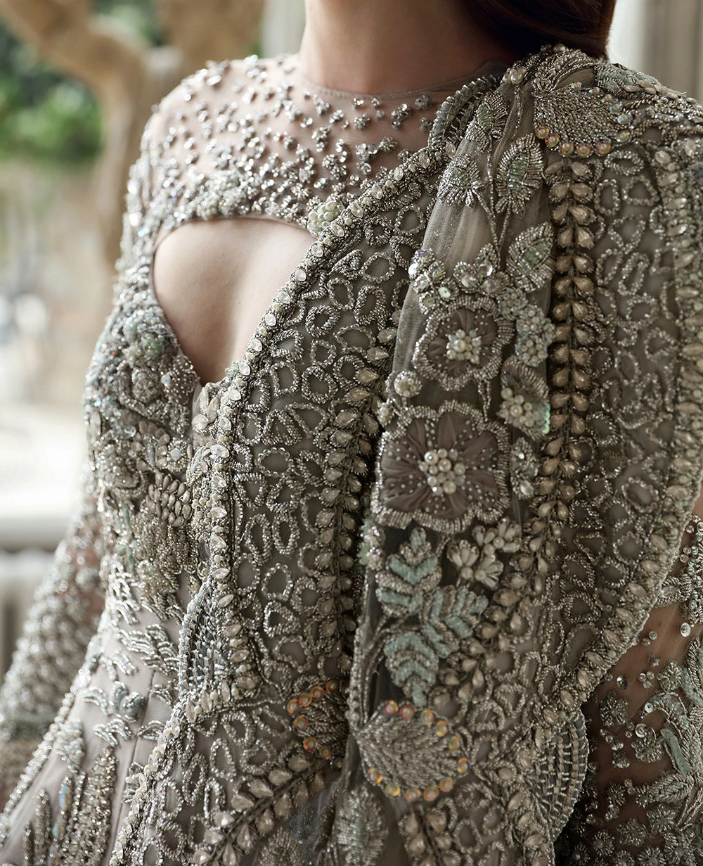 Pakistani Bridal Walima Dress In Gown And Dupatta Style 7 Pakistani Bridal Walima Dress In Gown And Dupatta Style - Image 5