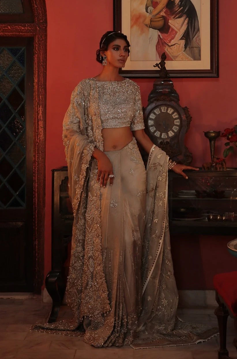 Shimmering Off White Bridal Saree Dress For Wedding 3 Shimmering Off White Bridal Saree Dress For Wedding